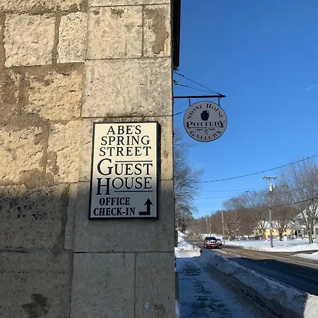 Abe\'S Spring Street Guest House