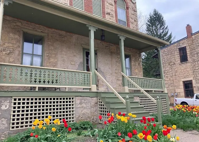 Abe's Spring Street Bed and breakfast