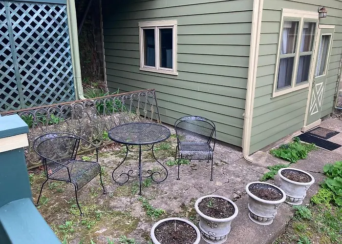 Abe's Spring Street Bed and breakfast